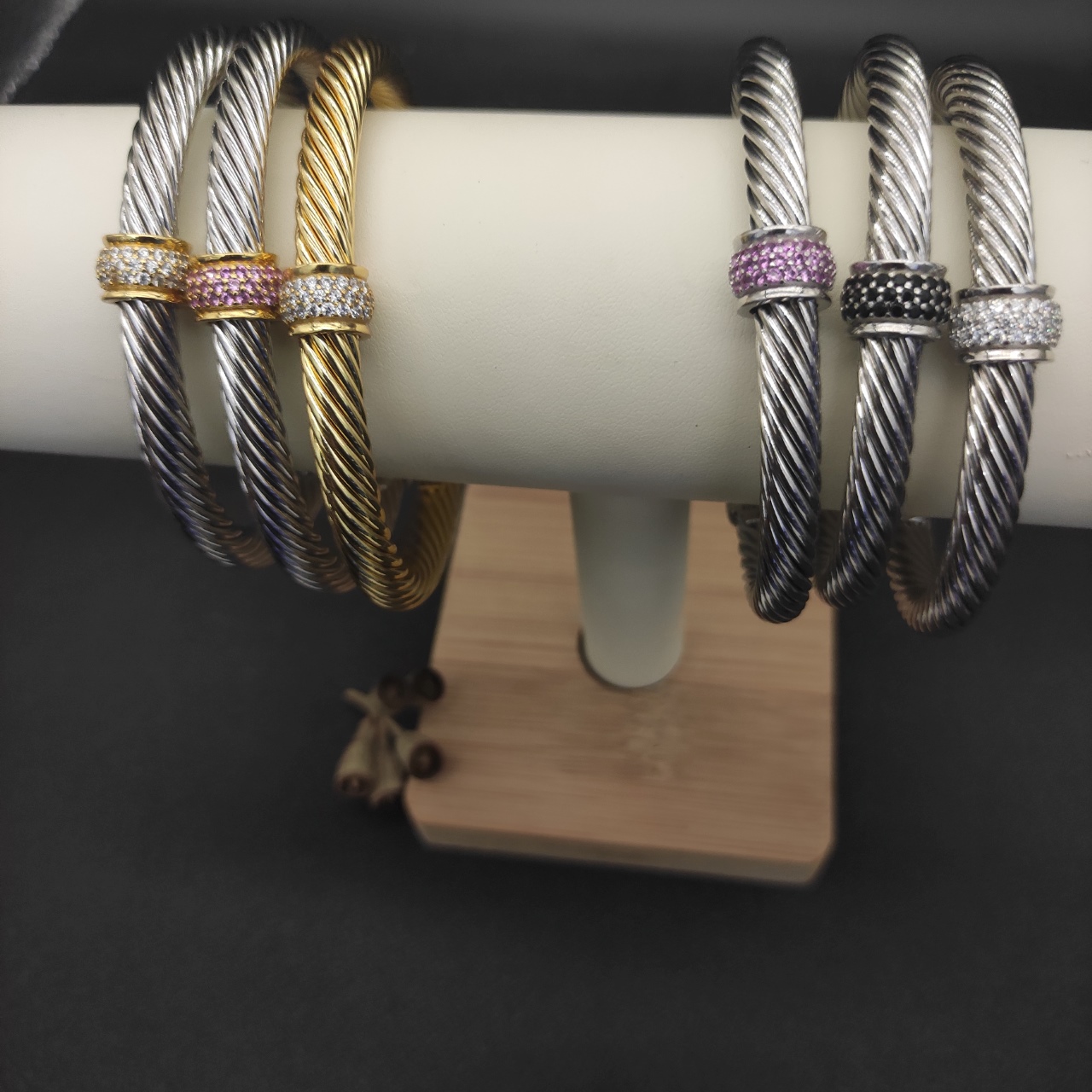 NO:112421,David Yurman 7mm round bead bracelet. It is recommended to wear a hand circumference of 16-20cm. Number DYSZ-021-026, jewelry quality, bracelet19860909David Yurman 7mm圆珠手镯.建议适合佩戴的手围16-20cm 编号DYSZ-021-026,饰品精品,bracelet,Jewelry