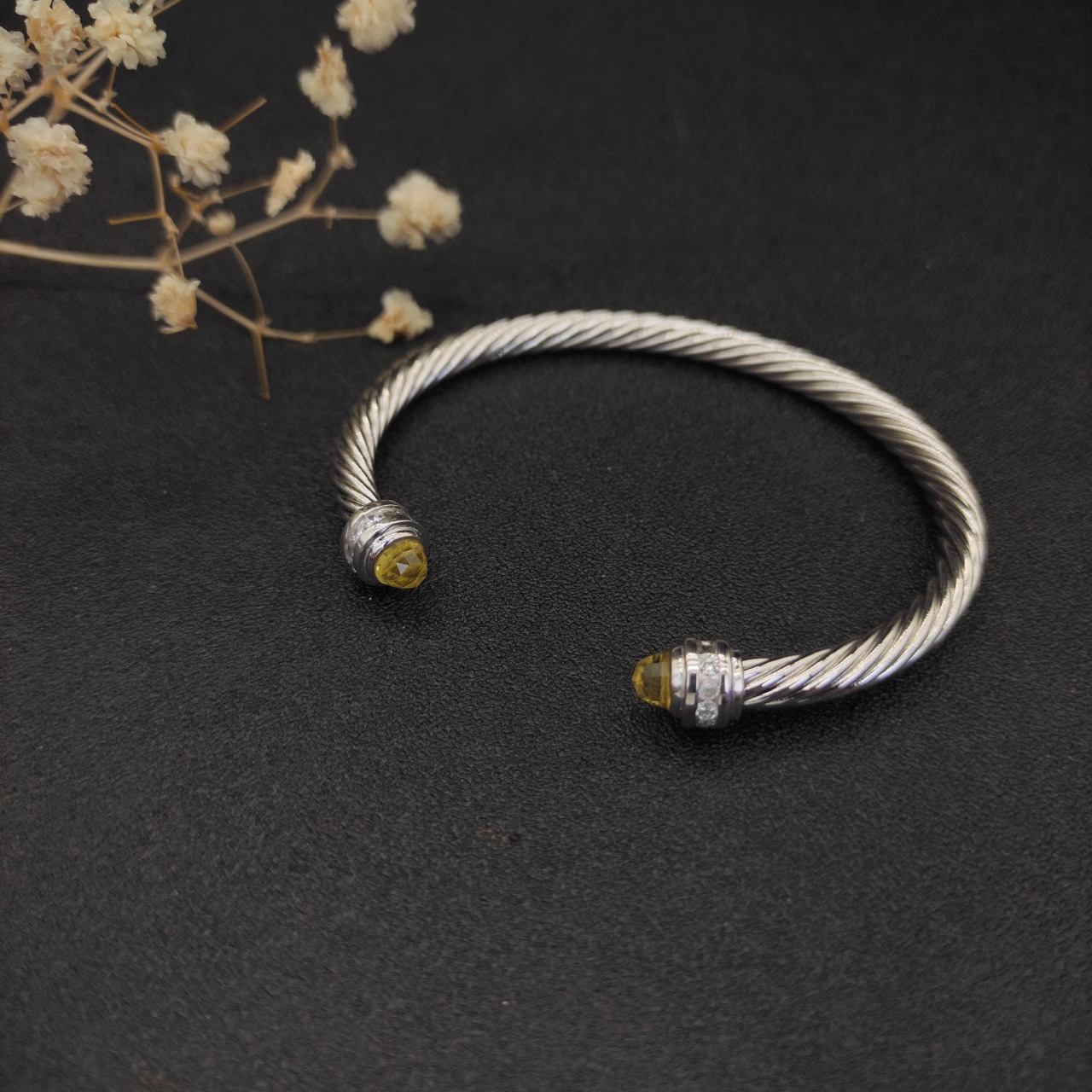 NO:896095,David Yurman 5mm inlaid yellow diamond bracelet. The recommended hand size is 15-20cm. No. DYSZ-055, fine jewelry, bracelet19860909David Yurman 5mm镶嵌石黄钻头手镯.建议适合佩戴的手围15-20cm 编号DYSZ-055,饰品精品,bracelet,Jewelry