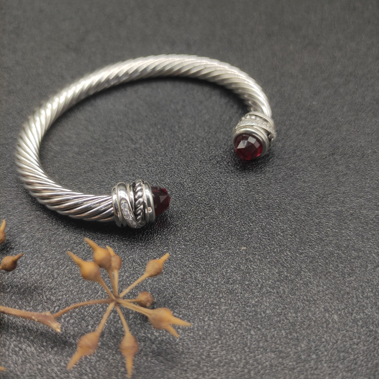 NO:583014,David Yurman 7mm rotating head red diamond bracelet. The recommended hand size is 16-20cm. No. DYSZ-092, fine jewelry, bracelet19860909David Yurman 7mm旋转头红钻头手镯.建议适合佩戴的手围16-20cm 编号DYSZ-092,饰品精品,bracelet,Jewelry