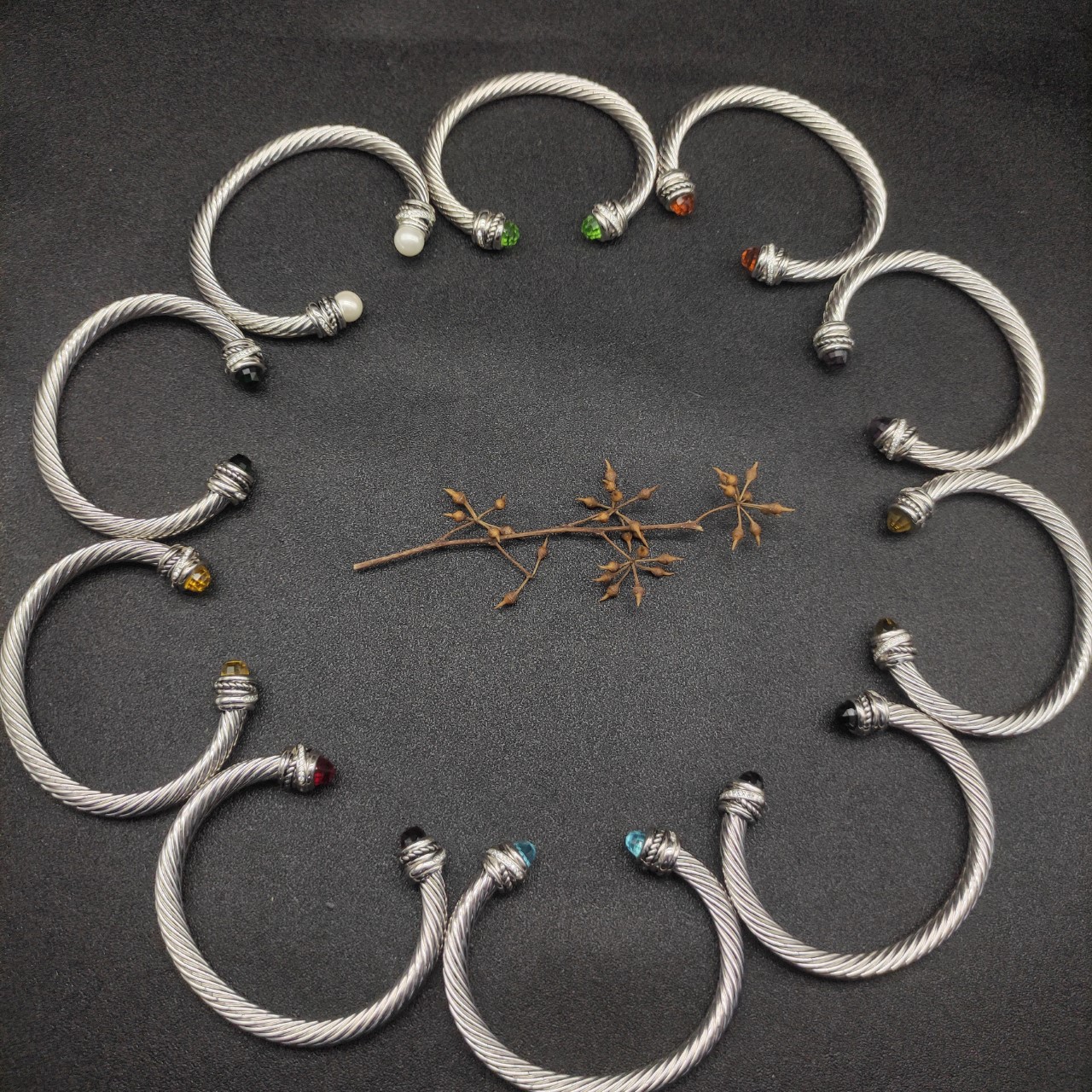 NO:114327,David Yurman 7mm rotating head brown drill bracelet. It is recommended to wear a hand circumference of 16-20cm. Number DYSZ-099, jewelry quality, bracelet19860909David Yurman 7mm旋转头褐色钻头手镯.建议适合佩戴的手围16-20cm 编号DYSZ-099,饰品精品,bracelet,Jewelry