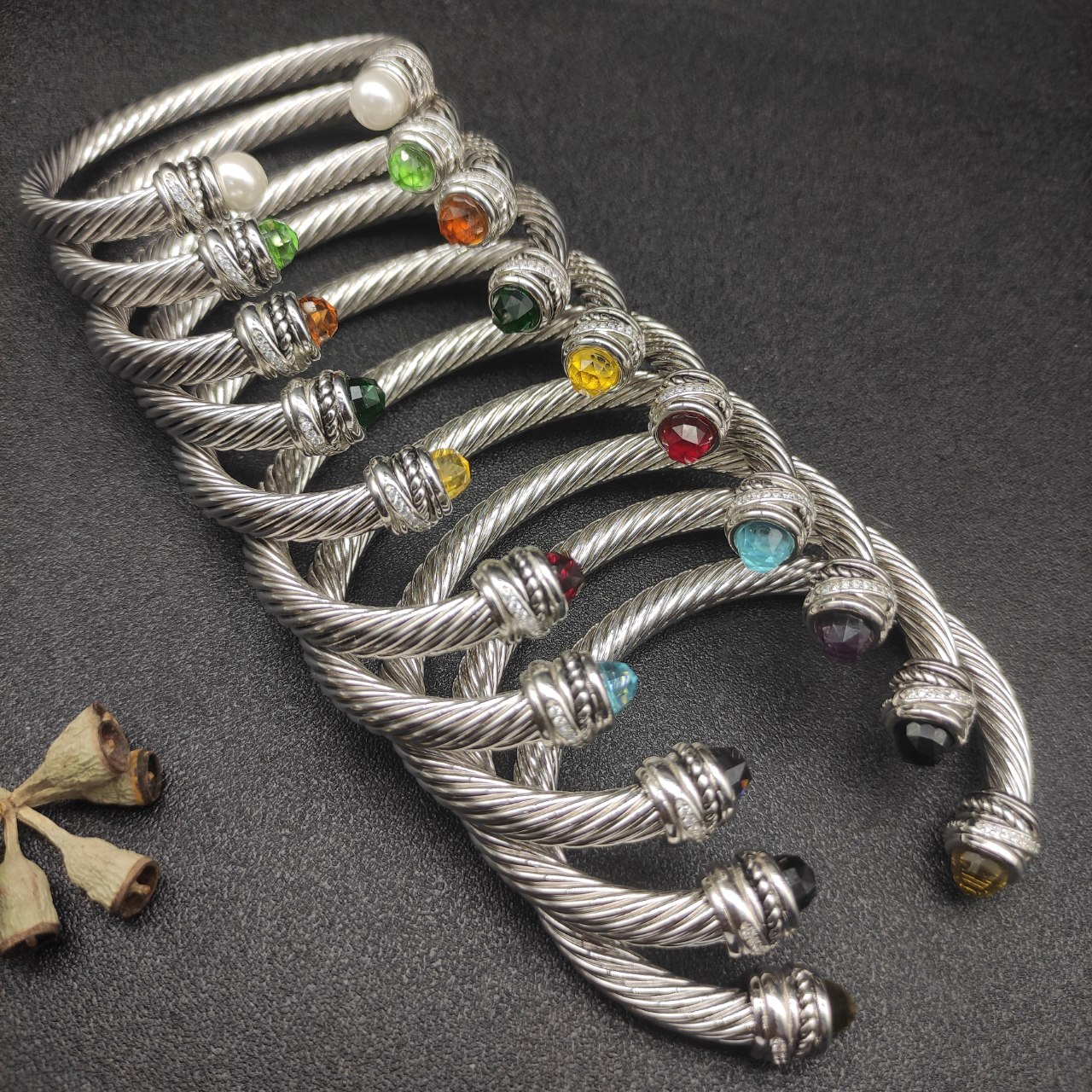 NO:114331,David Yurman 7mm rotary head bracelet. Ten styles of purple diamond, red diamond, blue diamond, black diamond, yellow diamond, dark green diamond, light green diamond, champagne diamond, and brown diamond pearl. It is recommended to wear a hand circumference of 15-20cm. Number DYSZ-091-100, jewelry quality, bracelet19860909David Yurman 7mm旋转头手镯.紫钻、红钻、蓝钻、黑钻、黄钻、深绿钻、浅绿钻、香槟钻、褐色钻珍珠十个款式.建议适合佩戴的手围15-20cm 编号DYSZ-091-100,饰品精品,bracelet,Jewelry