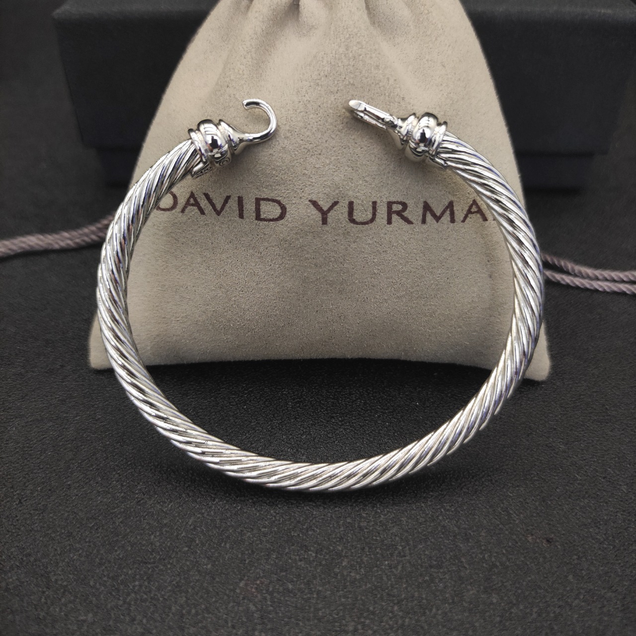 NO:583017,David Yurman 5mm silver hook bracelet. Recommended for hand size 15-19cm. No. DYSZ-115, fine jewelry, bracelet19860909David Yurman 5mm银色钩头手镯.建议适合佩戴的手围15-19cm 编号DYSZ-115,饰品精品,bracelet,Jewelry
