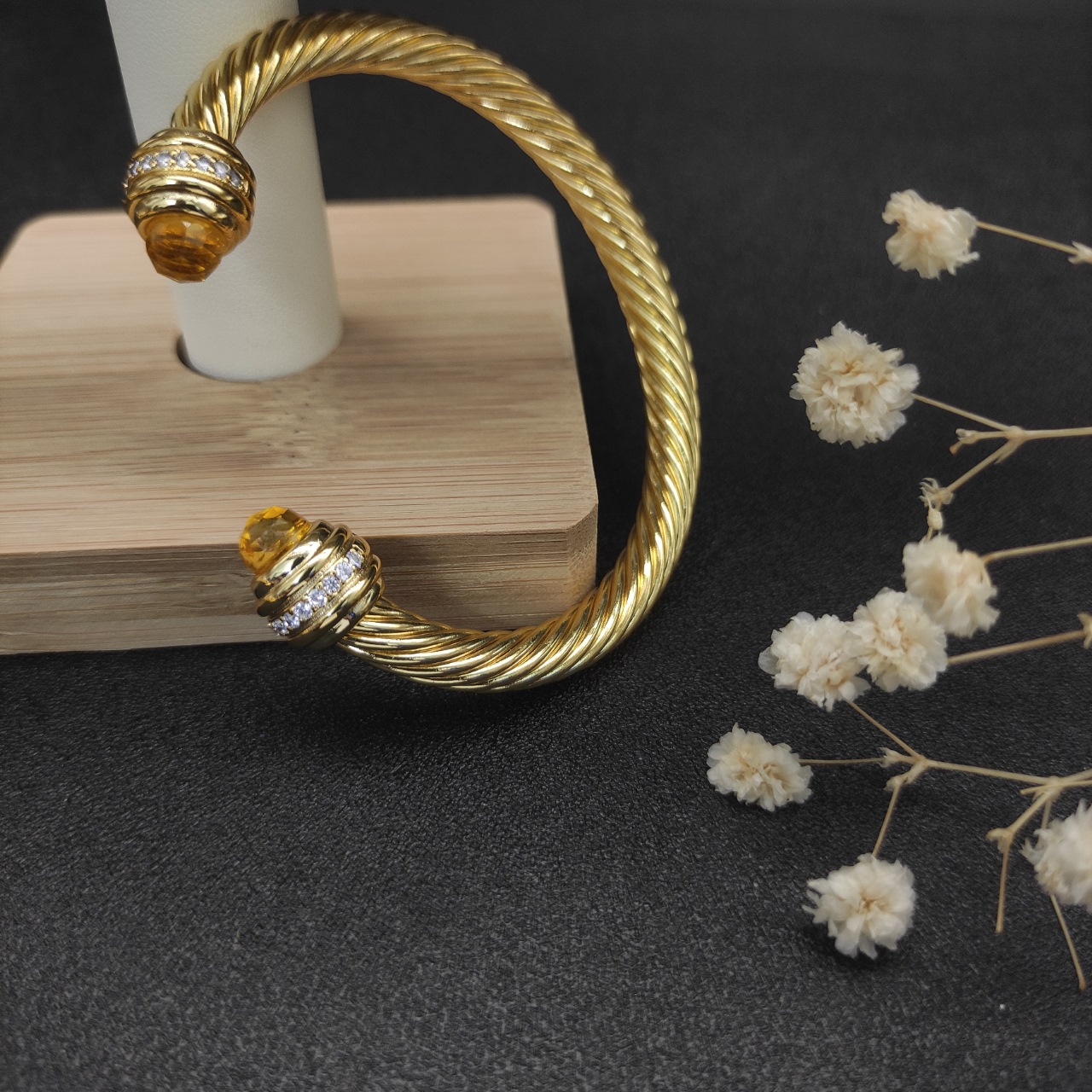 NO:583020,David Yurman 7mm gold inlaid yellow diamond bracelet. Recommended for hand size 16-20cm. No. DYSZ-125, fine jewelry, bracelet19860909David Yurman 7mm金色镶嵌石黄钻头手镯.建议适合佩戴的手围16-20cm 编号DYSZ-125,饰品精品,bracelet,Jewelry