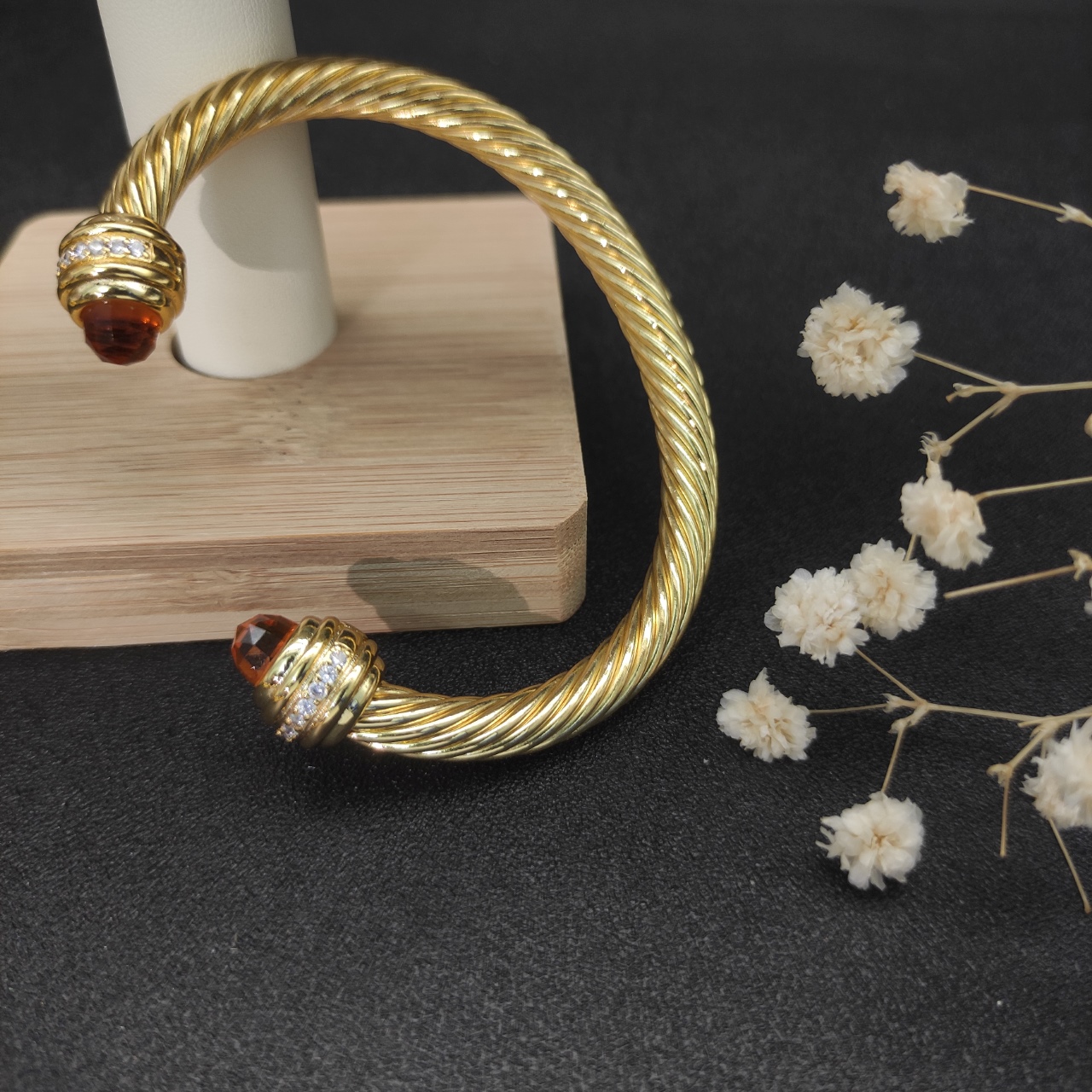 NO:583025,David Yurman 7mm gold inlaid stone champagne diamond bracelet. The recommended hand size is 16-20cm. No. DYSZ-128, fine jewelry, bracelet19860909David Yurman 7mm金色镶嵌石香槟钻头手镯.建议适合佩戴的手围16-20cm 编号DYSZ-128,饰品精品,bracelet,Jewelry