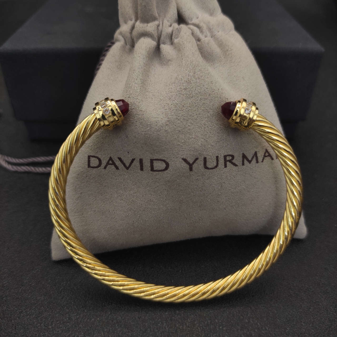 NO:583028,David Yurman 5MM gold and red diamond bracelet. It is recommended that the suitable hand size is 15-20cm. No. DYSZ-132, fine jewelry, bracelet19860909David Yurman 5MM金色带钻红钻手镯.建议适合佩戴的手围15-20cm 编号DYSZ-132,饰品精品,bracelet,Jewelry