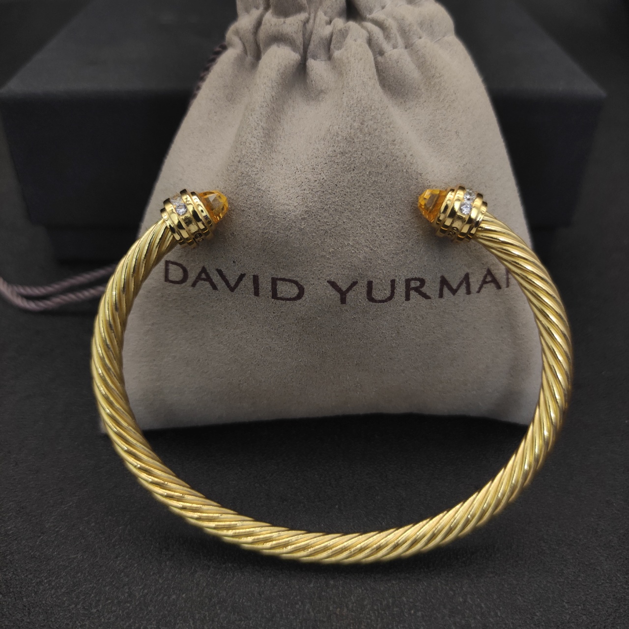 NO:583030,David Yurman 5MM golden yellow diamond bracelet. The recommended hand size is 15-20cm. No. DYSZ-135, fine jewelry, bracelet19860909David Yurman 5MM金色带钻黄钻手镯.建议适合佩戴的手围15-20cm 编号DYSZ-135,饰品精品,bracelet,Jewelry