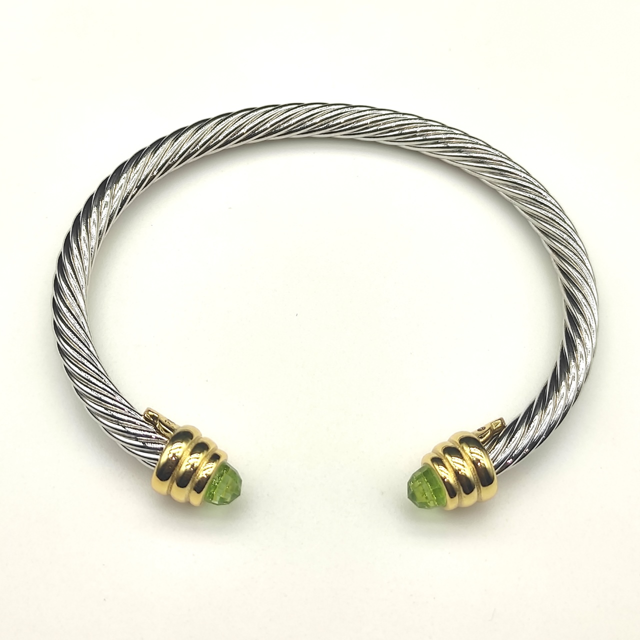 NO:114368,David Yurman 5MM gold-head light green bracelet.. It is recommended to wear a hand circumference of 15-20cm. Number DYSZ-147, jewelry quality, bracelet19860909David Yurman 5MM金头浅绿手镯..建议适合佩戴的手围15-20cm 编号DYSZ-147,饰品精品,bracelet,Jewelry