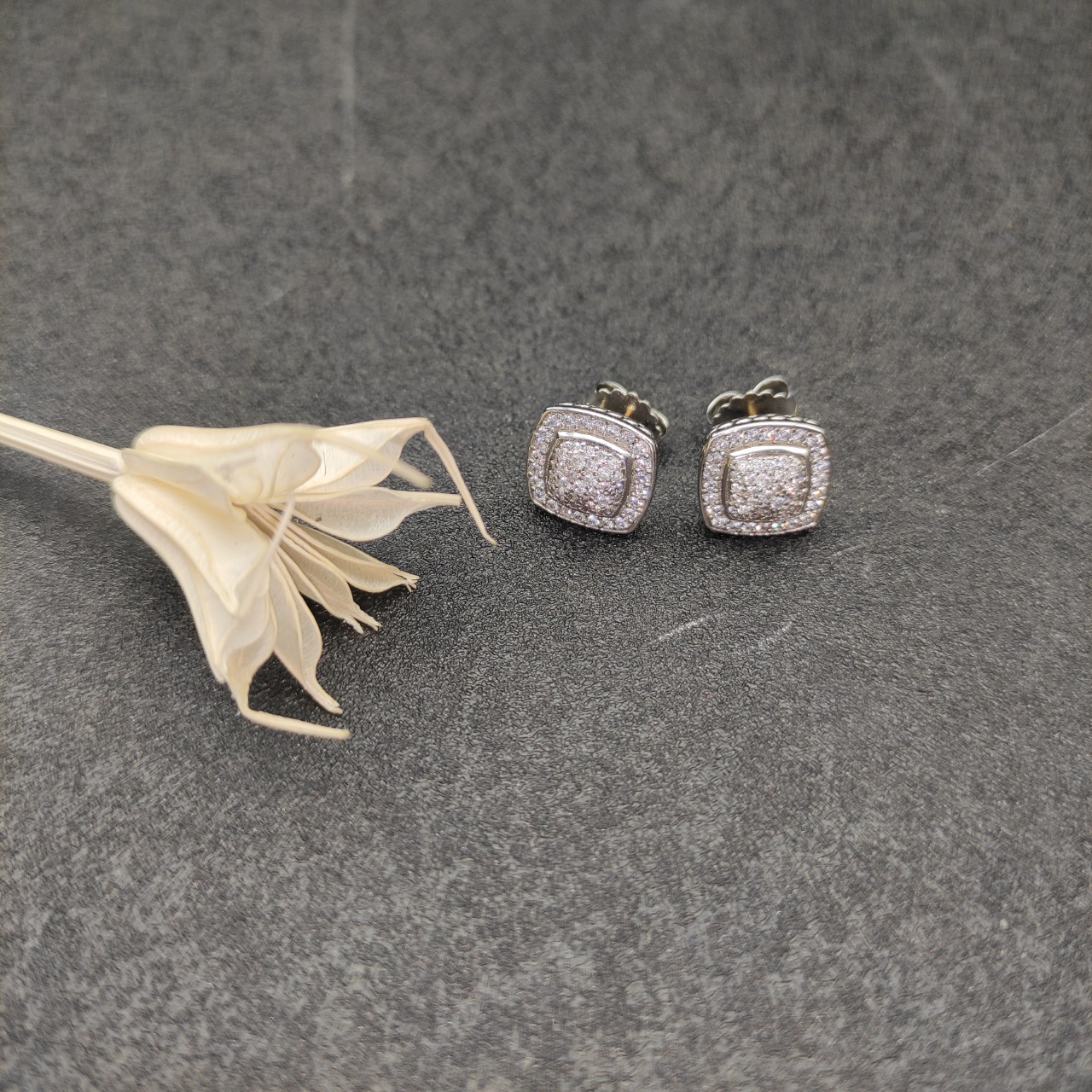 NO:112390,New David Yurman four-sided diamond full-drill earrings. No. DYEH-030, jewelry quality19860909上新 David Yurman四方钻满钻耳钉. 编号DYEH-030,饰品精品,Jewelry
