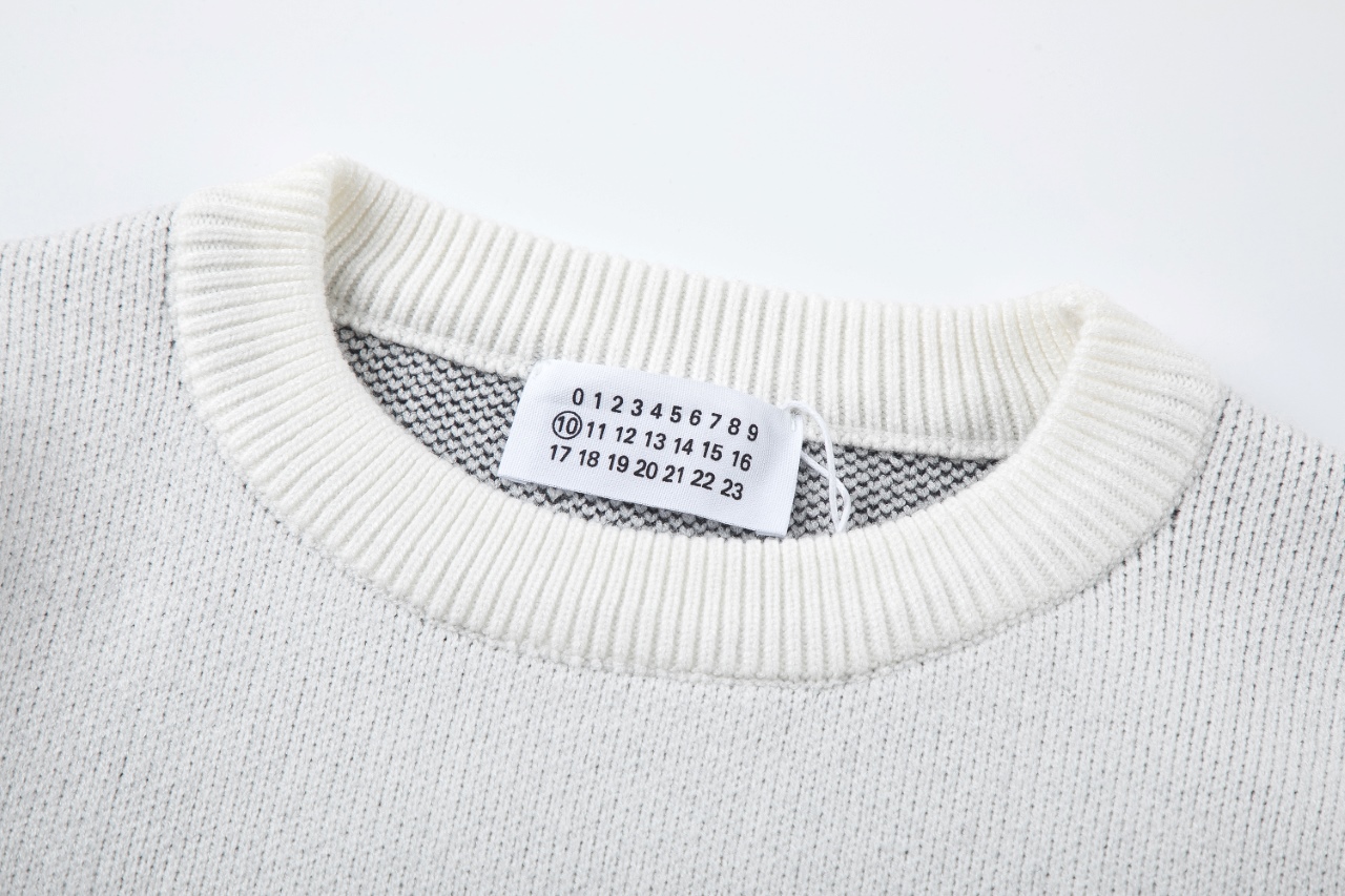 Maison Margiela MM66 Round Collar Sweater: Soft, Durable, Stylish. - 图片 3