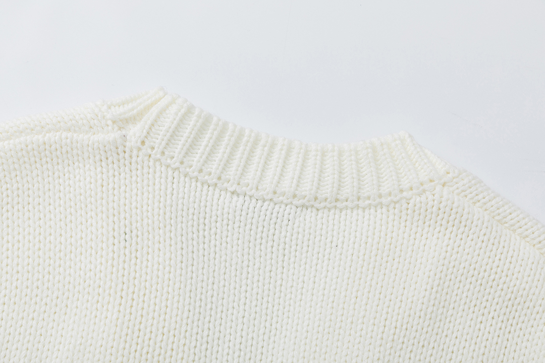 Miumiu’s New Letter Logo Embroidered Fragrance Knitwear: Quality and Elegance Combined - 图片 5