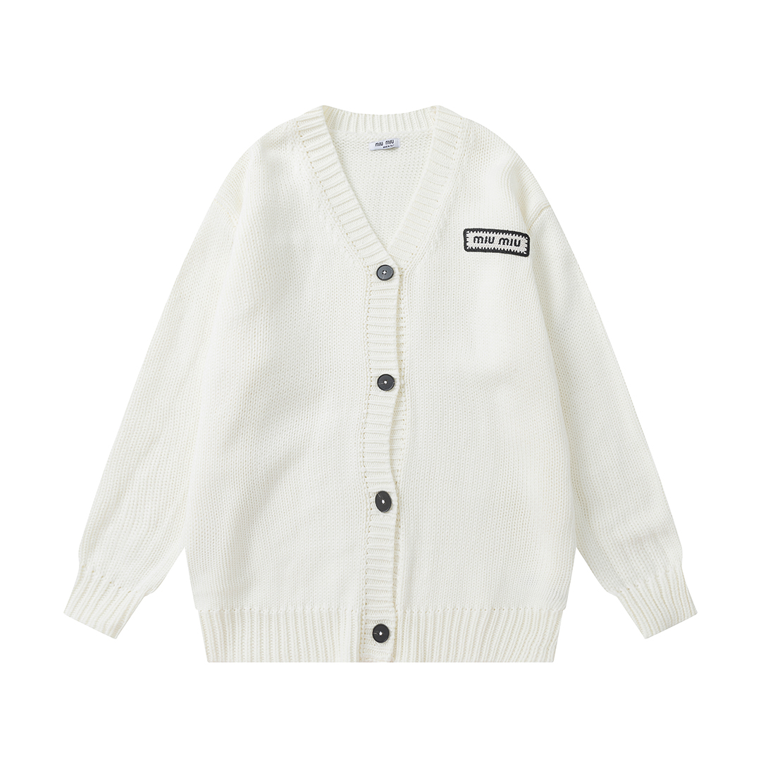 Miumiu’s New Letter Logo Embroidered Fragrance Knitwear: Quality and Elegance Combined - 图片 1