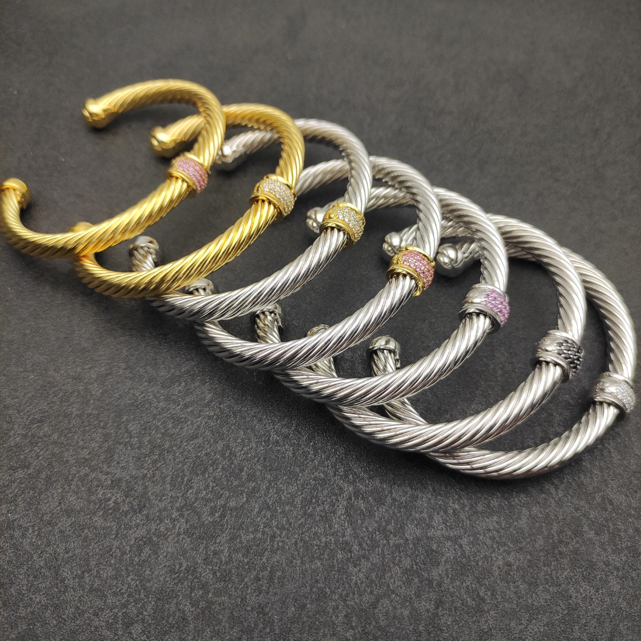 NO:107928,David Yurman 7mm round bead bracelet made of V gold. It is recommended to wear a hand circumference of 16-20cm, jewelry quality, bracelet19860909V金材质David Yurman 7mm圆珠手镯.建议适合佩戴的手围16-20cm,饰品精品,bracelet,Jewelry