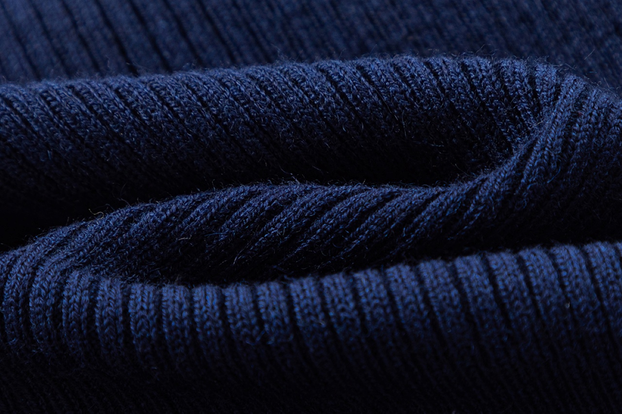 Miumiu’s New Letter Logo Embroidered Fragrance Knitwear with Quality and Style - 图片 9