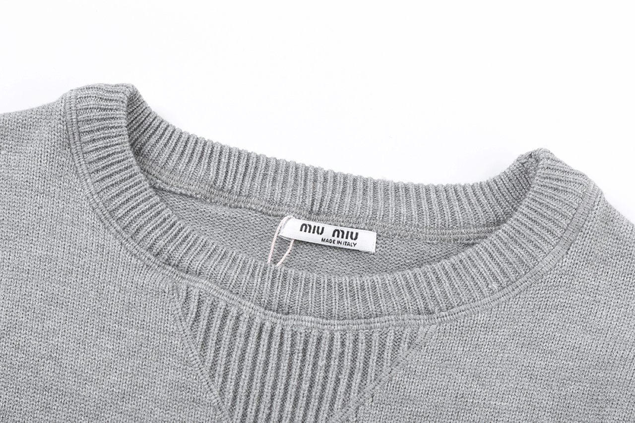 Miumiu’s New Letter Logo Embroidered Fragrance Knitwear: Quality and Elegance in Design. - 图片 3