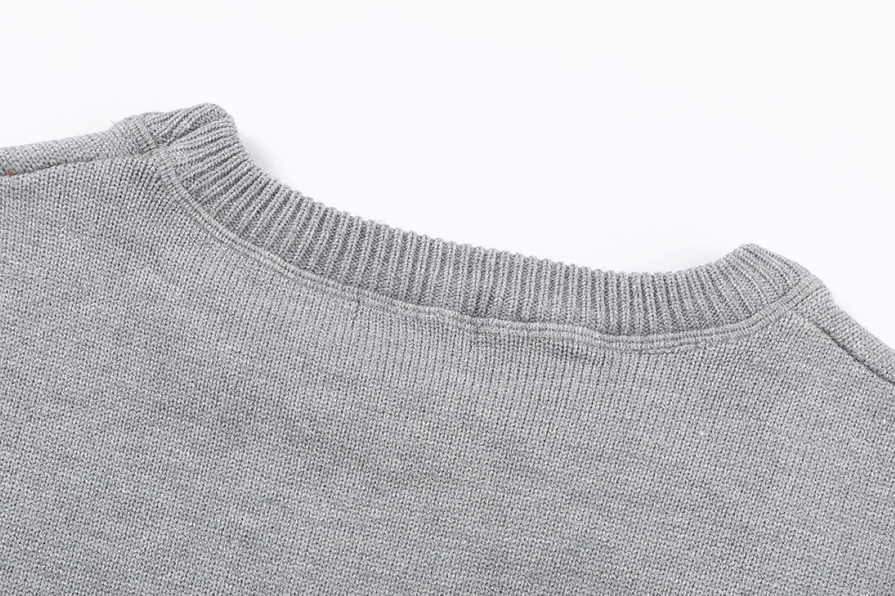 Miumiu’s New Letter Logo Embroidered Fragrance Knitwear: Quality and Elegance in Design. - 图片 7