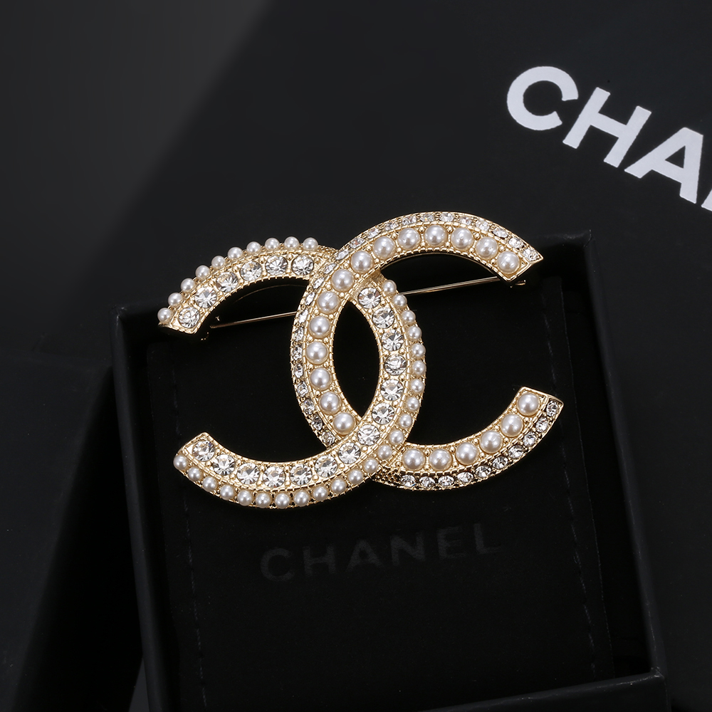  小香 Chanel 火爆  胸针 最高代购级别   最具味道的满钻胸针brooch     实物赞爆了