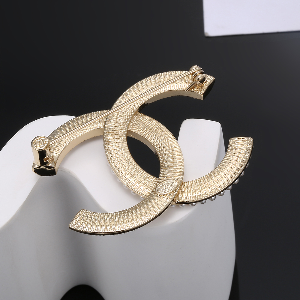  小香 Chanel 火爆  胸针 最高代购级别   最具味道的满钻胸针brooch     实物赞爆了