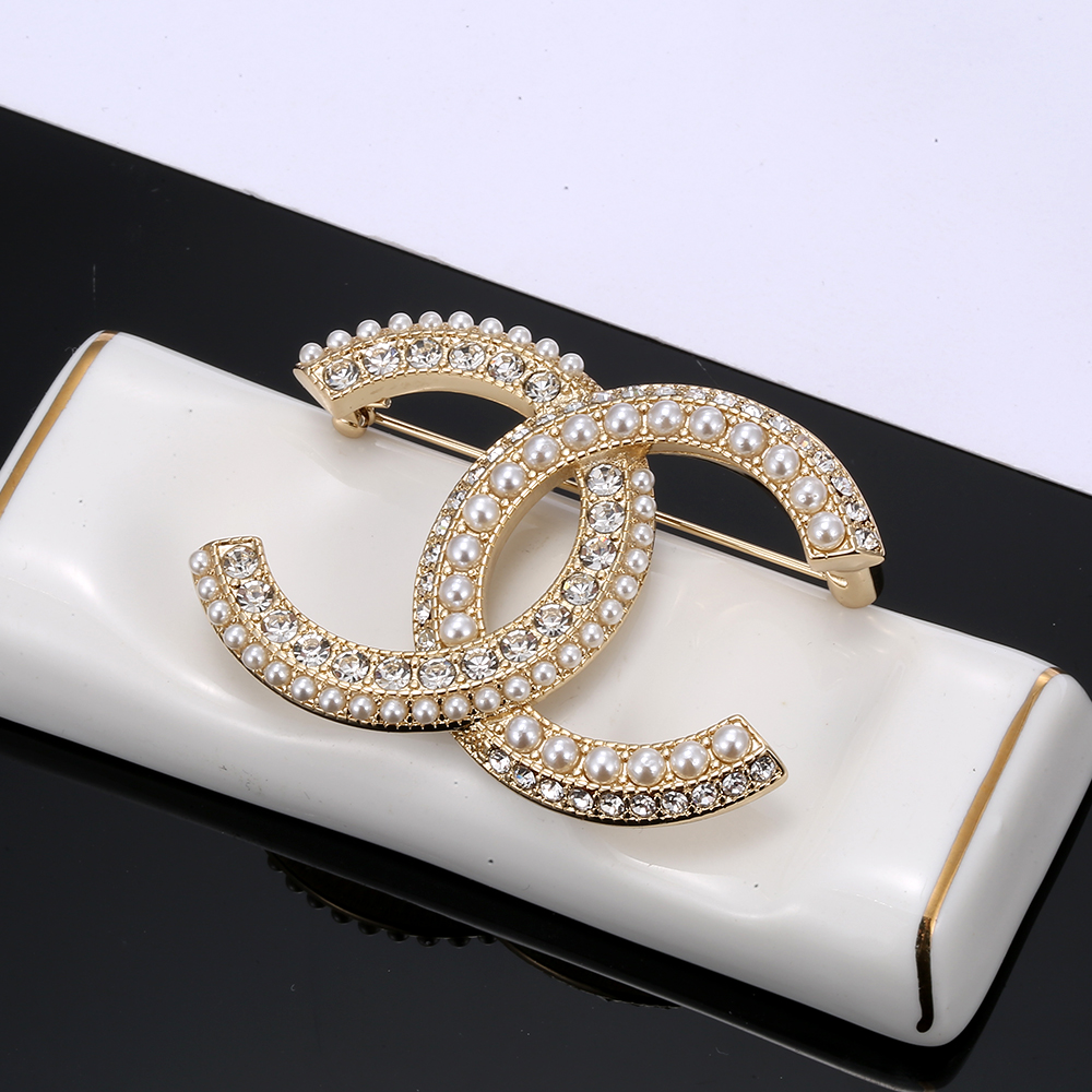  小香 Chanel 火爆  胸针 最高代购级别   最具味道的满钻胸针brooch     实物赞爆了