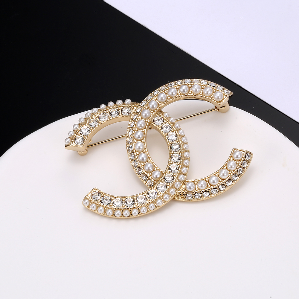  小香 Chanel 火爆  胸针 最高代购级别   最具味道的满钻胸针brooch     实物赞爆了
