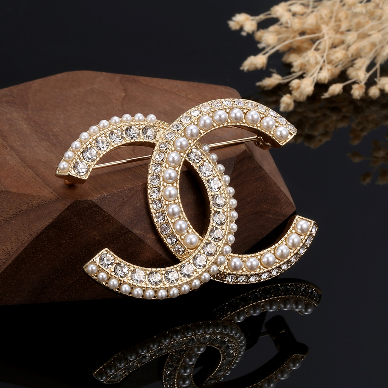  小香 Chanel 火爆  胸针 最高代购级别   最具味道的满钻胸针brooch     实物赞爆了