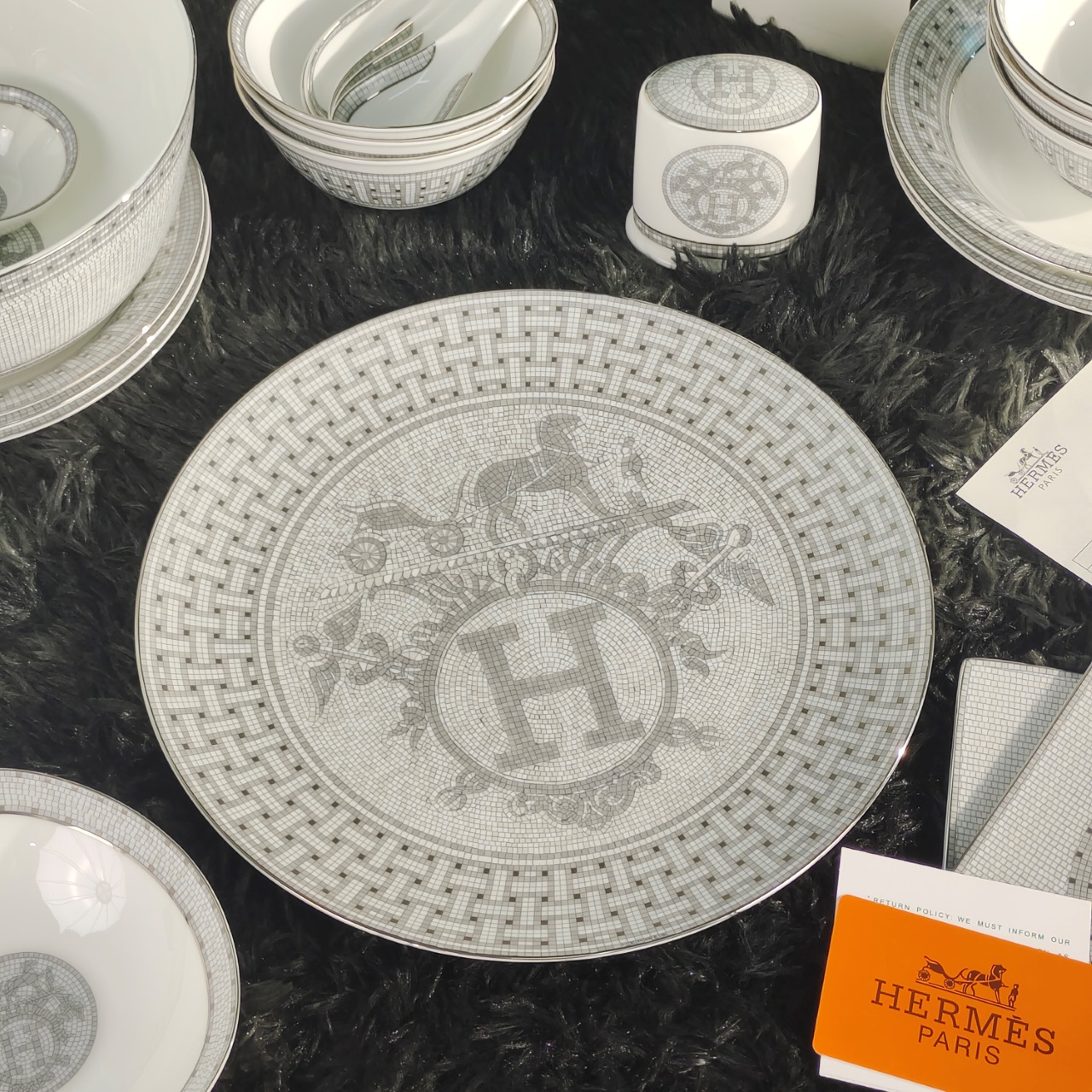 Hermès Maison Lifestyle Luxury Home Decor Blanket Tableware Bedding 4