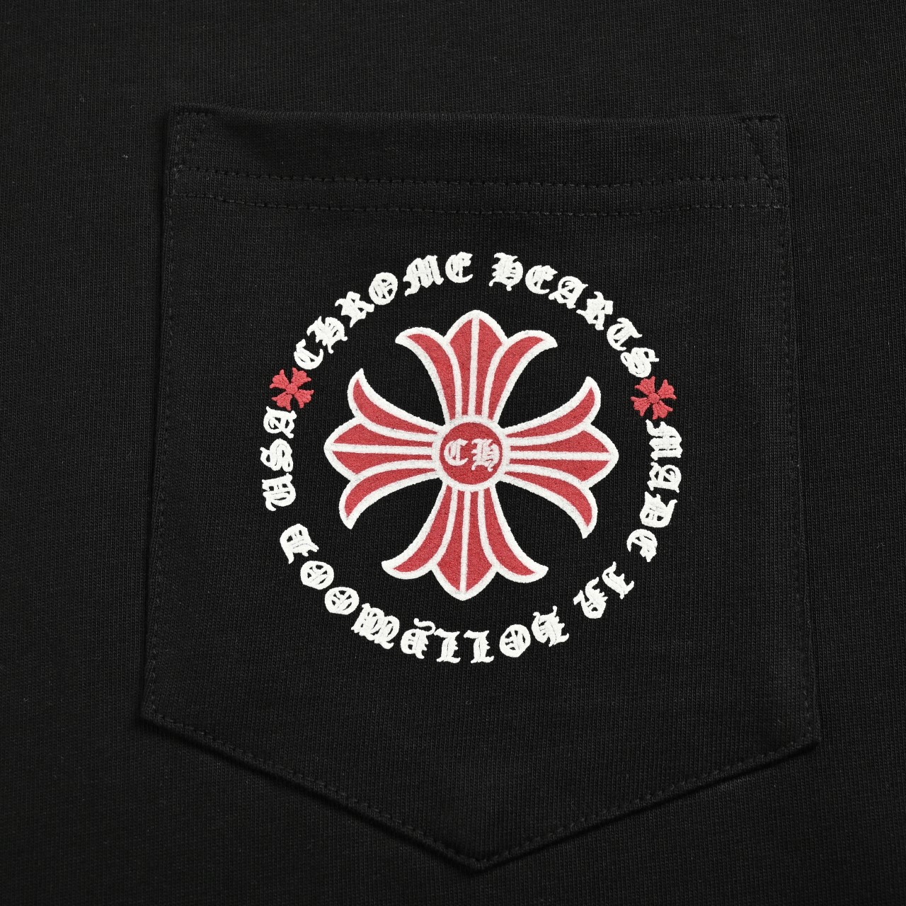 Chrome Hearts 克罗心 24SS 口袋红色十字梵文字母印花短袖T恤