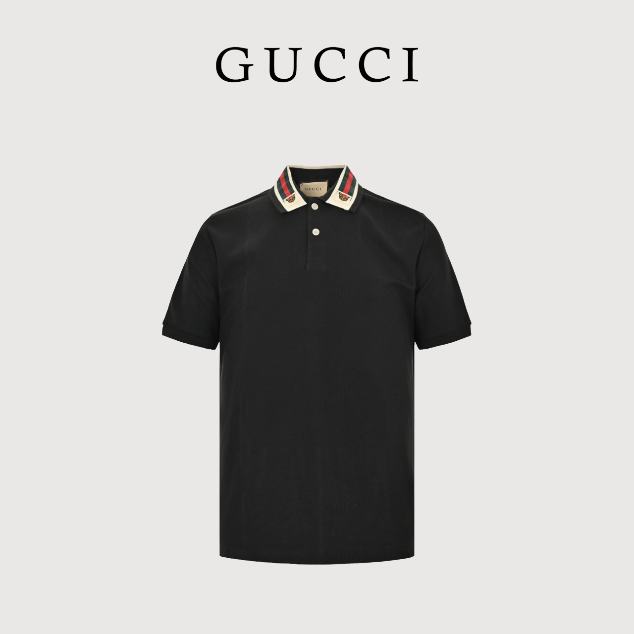 本地自取💰180
GUCCI古驰GUC 虎头刺绣红绿织带短袖Polo衫
原版定制面料240g蜂窝珠地棉,领子织带定制红绿织带2000米起,拼接工艺。老虎绣花为进口机高密刺绣5000个起订。后领为横机定做扁机领拼接红绿织带。有弹性,不变形。全部原生布捆边。前胸双层面筒,无明线,无散口。袖口前胸筒底,肩缝包骨。全部还原原版。无原版不做货。
Size:XS-L