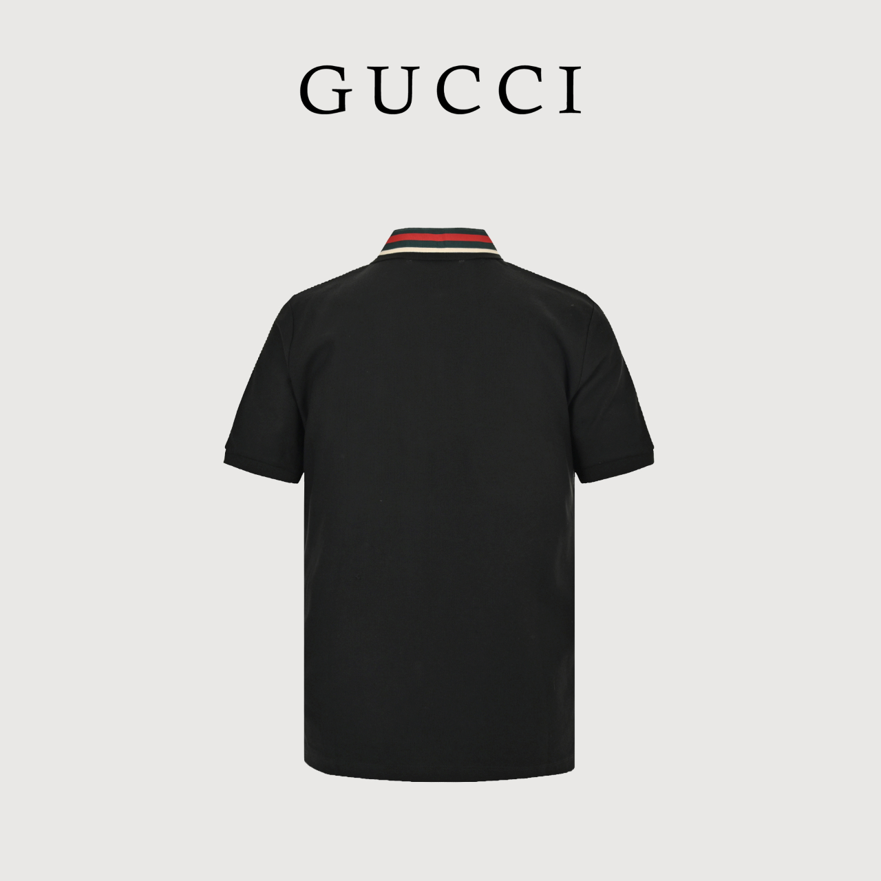 本地自取💰180
GUCCI古驰GUC 虎头刺绣红绿织带短袖Polo衫
原版定制面料240g蜂窝珠地棉,领子织带定制红绿织带2000米起,拼接工艺。老虎绣花为进口机高密刺绣5000个起订。后领为横机定做扁机领拼接红绿织带。有弹性,不变形。全部原生布捆边。前胸双层面筒,无明线,无散口。袖口前胸筒底,肩缝包骨。全部还原原版。无原版不做货。
Size:XS-L