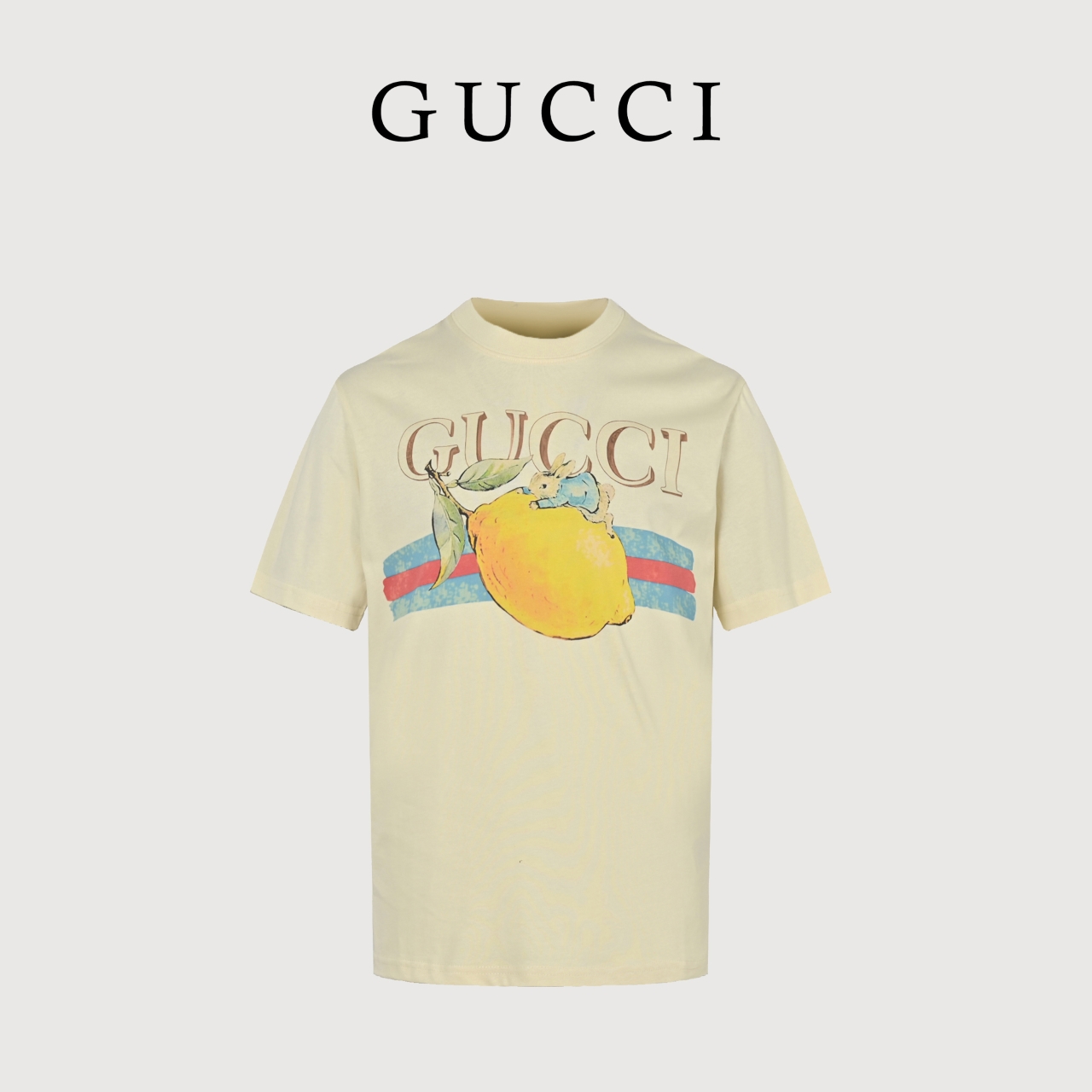 本地自取💰130
Gucci古驰24ss新款彼得兔系列圆领短袖
2024早春系列高克重短袖
选用客供定制针织100%纯棉面打造,面料手感细腻，厚实有质感的纯棉布
 高密度的机织工艺，如棉絮般柔紧致舒适
 有挺括感，上身十分显型~
精致饱满有质感将品牌的档次感完美呈现，无论内搭还是单穿都超级有型
宽松版型裁剪，随意上身！
货号324110003
尺码：S~xl