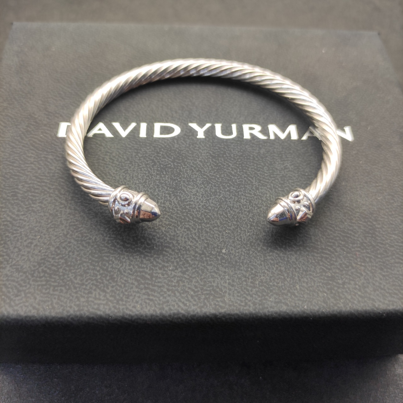 NO:110740,New David Yurman 5mm color spray painted gold bracelet. It is recommended to wear a hand circumference of 16-20cm. Number DYSZ-212, jewelry quality, bracelet19860909上新 David Yurman 5mm彩色喷漆金色手镯.建议适合佩戴的手围16-20cm 编号DYSZ-212,饰品精品,bracelet,Jewelry