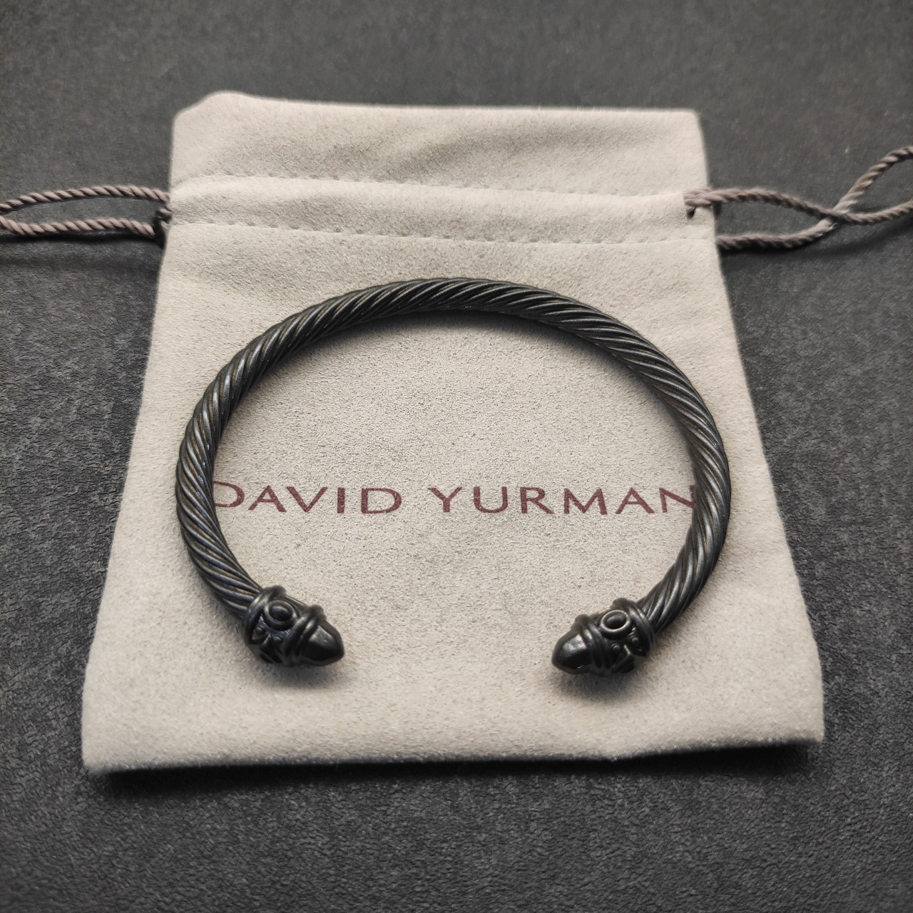 NO:555528,New David Yurman 5mm color spray-painted black bracelet. It is recommended that the suitable hand size is 16-20cm. No. DYSZ-214, jewelry boutique, bracelet19860909上新 David Yurman 5mm彩色喷漆黑色手镯.建议适合佩戴的手围16-20cm 编号DYSZ-214,饰品精品,bracelet,Jewelry