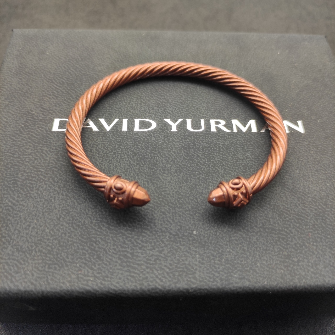 NO:555563,New David Yurman 5mm color spray-painted brown bracelet. It is recommended that the suitable hand size is 16-20cm. No. DYSZ-219, jewelry boutique, bracelet19860909上新 David Yurman 5mm彩色喷漆褐色手镯.建议适合佩戴的手围16-20cm 编号DYSZ-219,饰品精品,bracelet,Jewelry