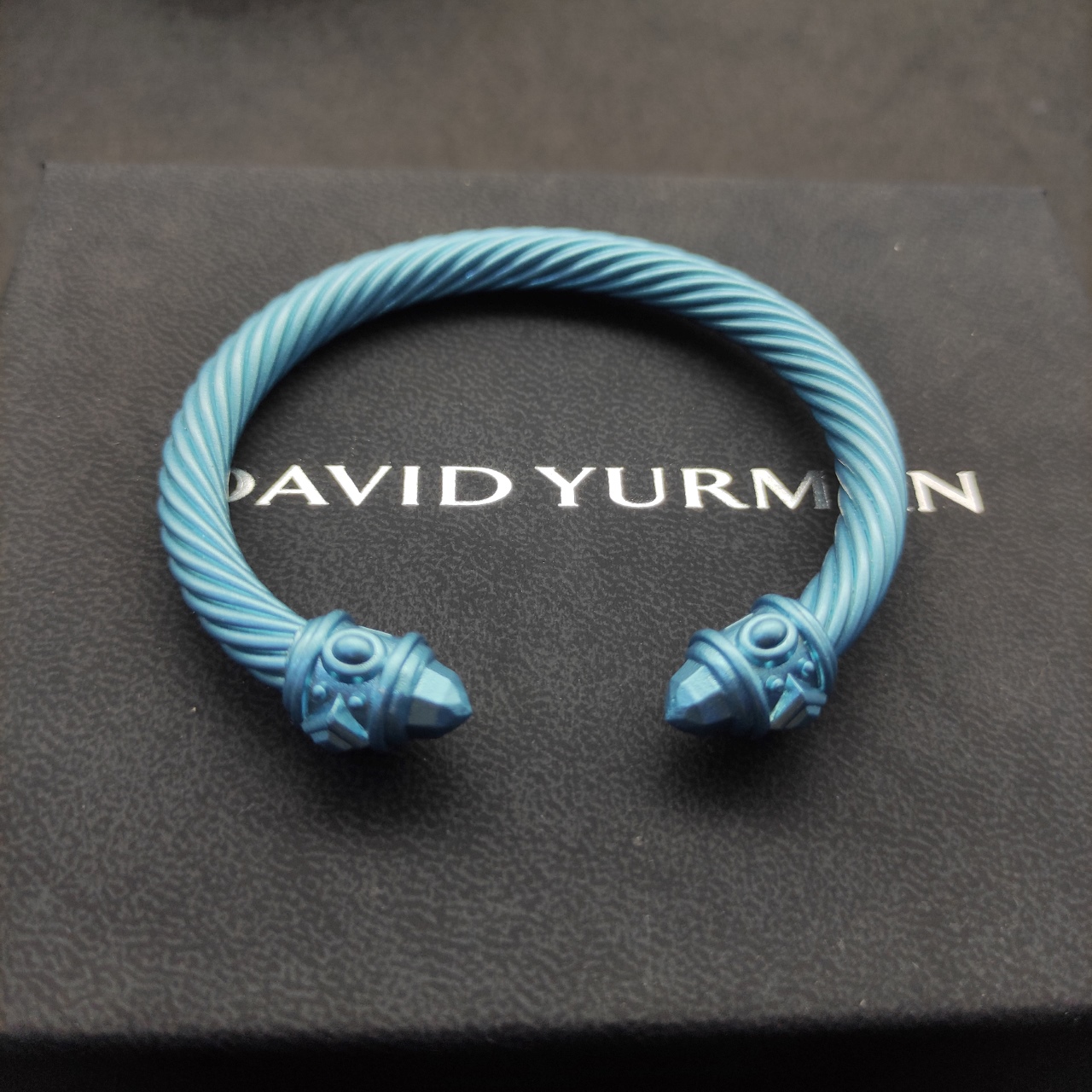 NO:110082,New David Yurman 7mm color spray painted light blue bracelet. It is recommended to wear a hand circumference of 16-20cm, jewelry quality, bracelet19860909上新 David Yurman 7mm彩色喷漆浅蓝手镯.建议适合佩戴的手围16-20cm,饰品精品,bracelet,Jewelry