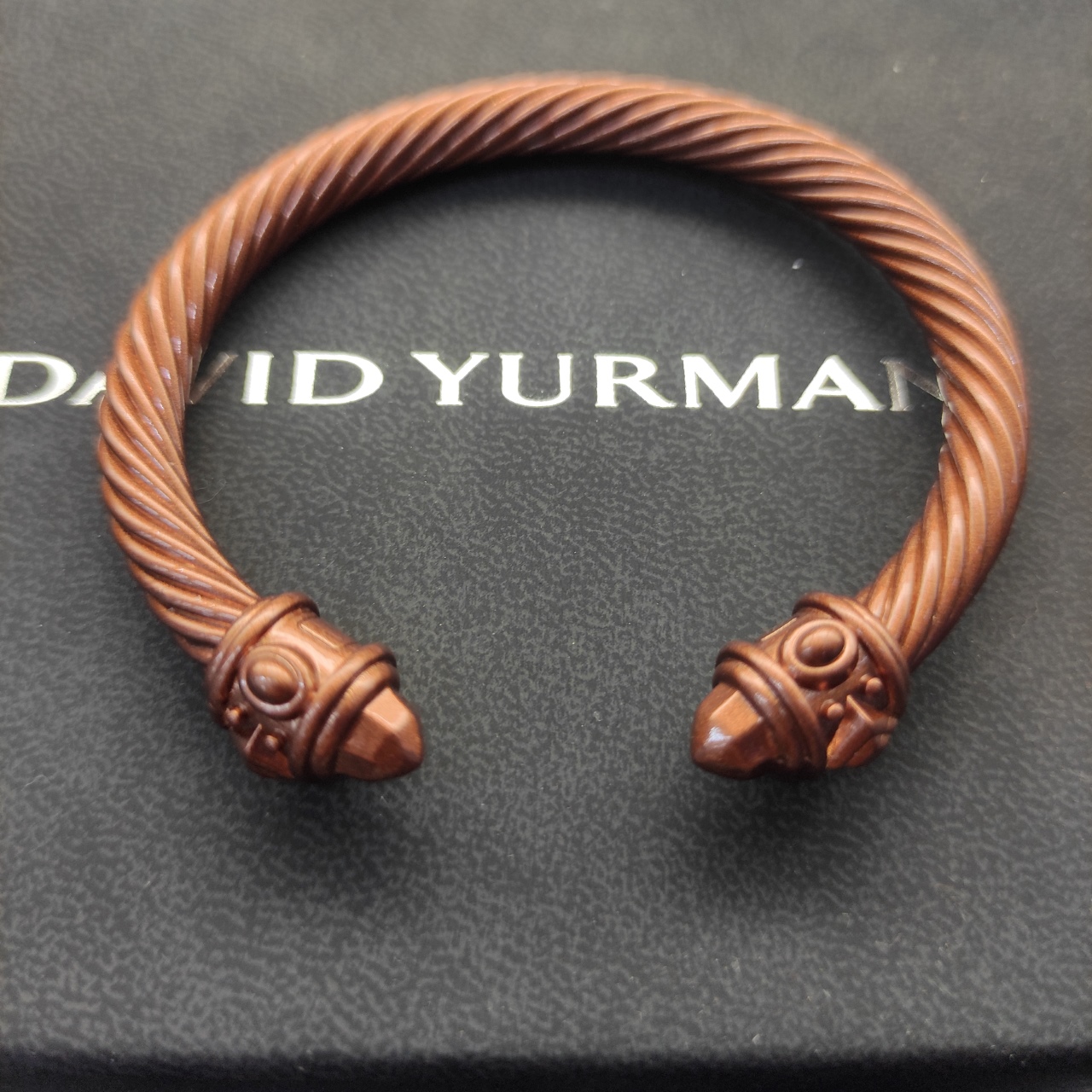 NO:110098,New David Yurman 7mm color spray painted brown bracelet. It is recommended to wear a hand circumference of 16-20cm, jewelry quality, bracelet19860909上新 David Yurman 7mm彩色喷漆褐色手镯.建议适合佩戴的手围16-20cm,饰品精品,bracelet,Jewelry