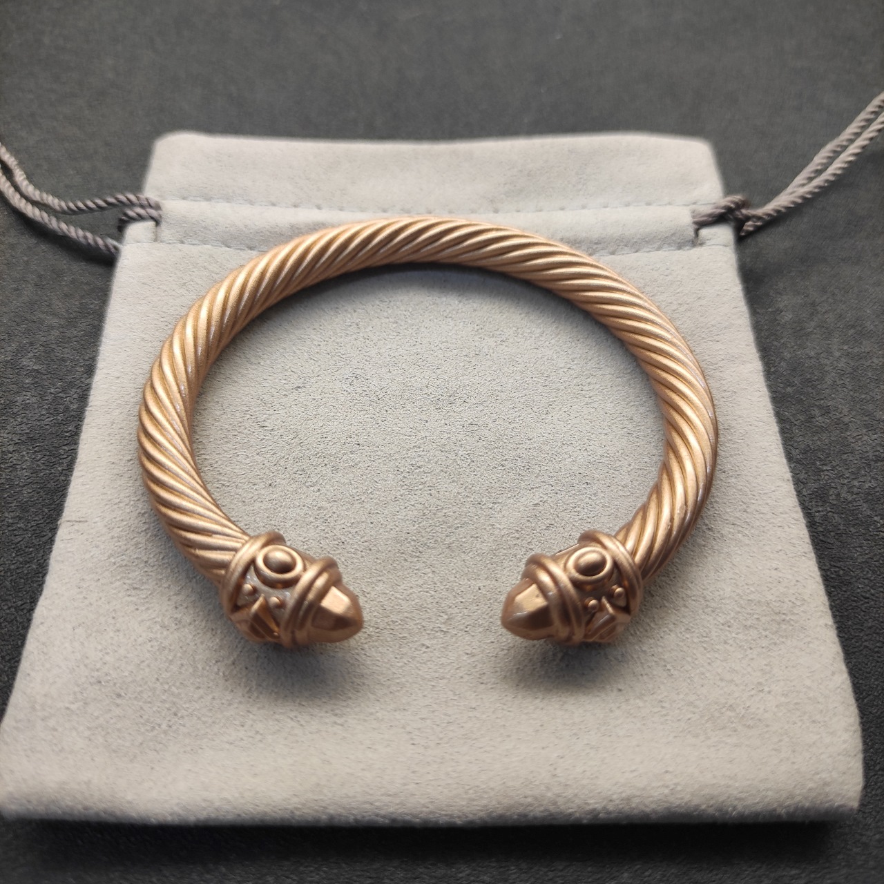 NO:110096,New David Yurman 7mm color spray painted brown bracelet. It is recommended to wear a hand circumference of 16-20cm, jewelry quality, bracelet19860909上新 David Yurman 7mm彩色喷漆棕色手镯.建议适合佩戴的手围16-20cm,饰品精品,bracelet,Jewelry