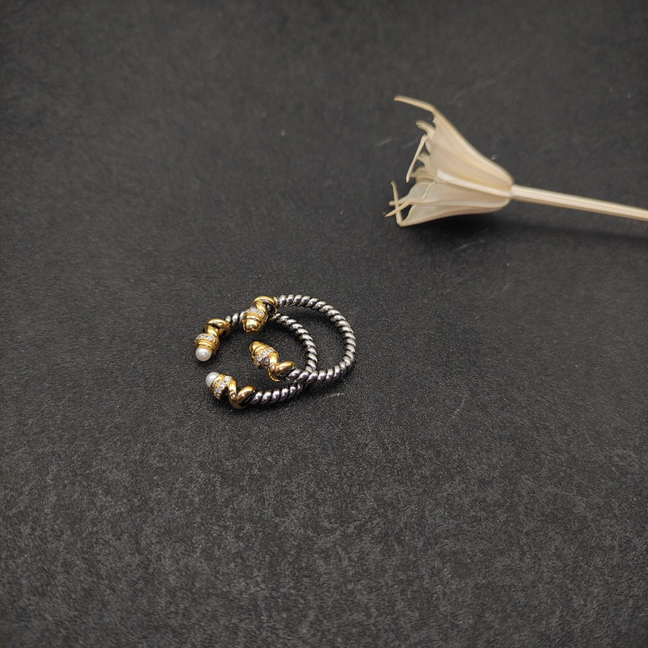 NO:110083,New. David Yurman Newline wrap ring, available in two styles: round head and pearl. Size, 6-7-8-9, four numbers, jewelry fine, ring19860909上新.David Yurman 纽线缠绕戒指, 有圆头和珍珠两个款式.尺寸美号,6-7-8-9,四个号,饰品精品,ring,Jewelry