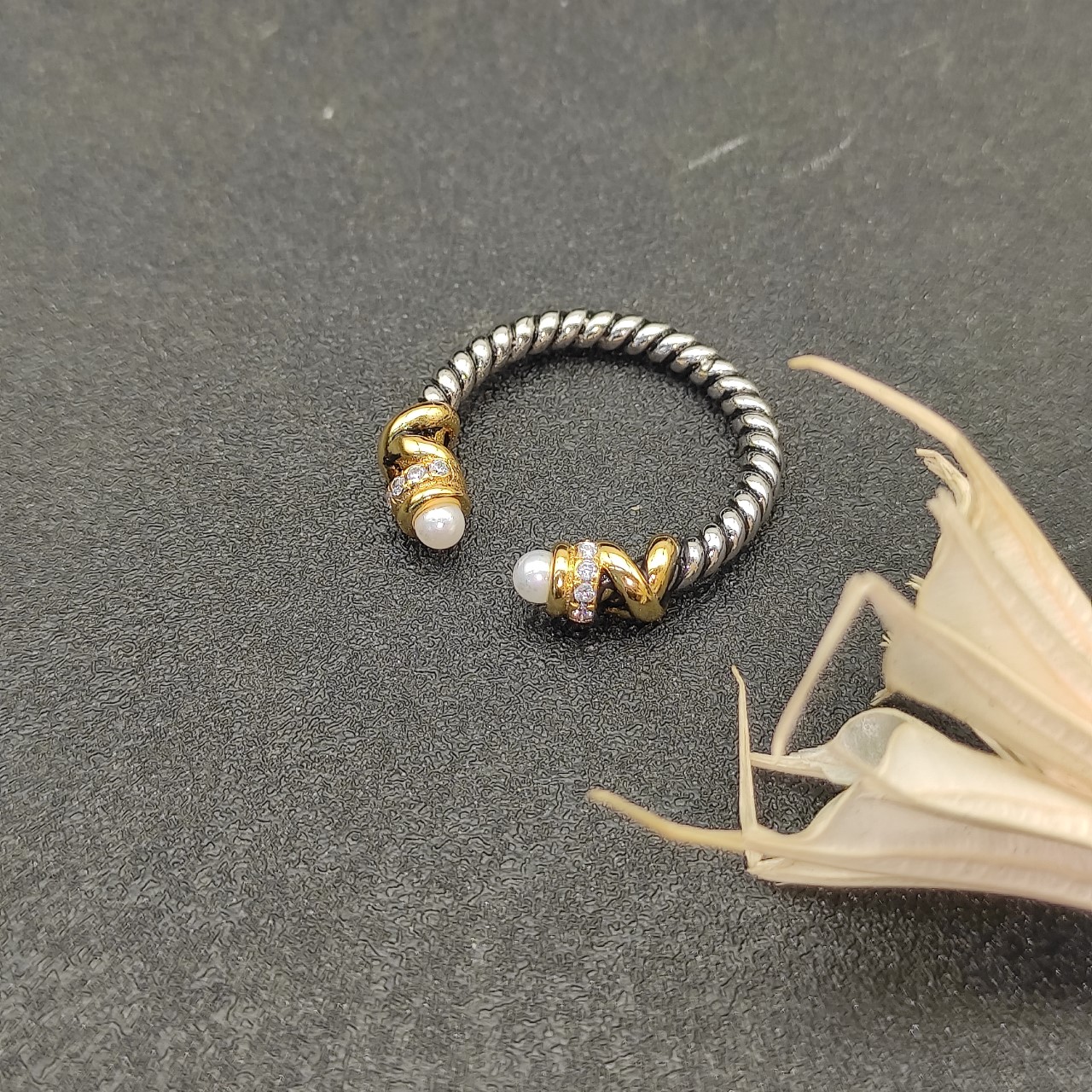 David Yurman’s New 196 Pearl Wire Ring: Beauty in Dimensions 6-7-8-9 - 图片 4