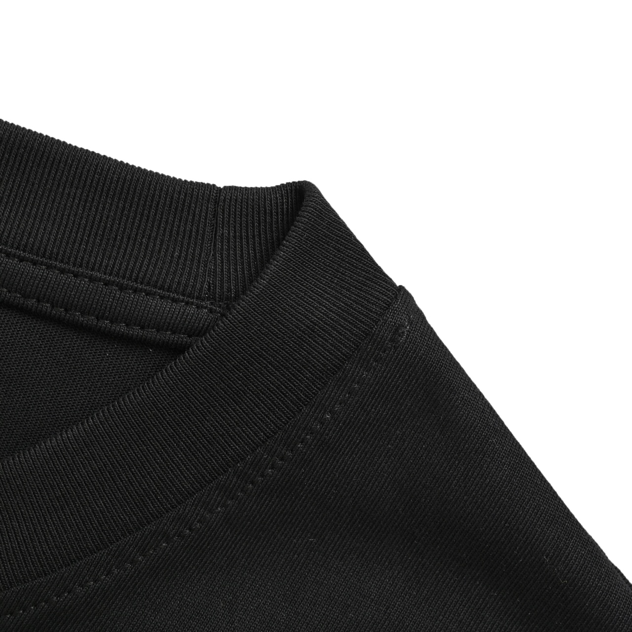 本地自取💰140
TheNorthface 北面 2024夏季新款LOGO印花 短袖T恤
领标采用同步印刷领标区别通货缝纫领标面料采用260g50支双纱面料舒适有质感全身印花采用进口原浆材料zp工艺打造吊牌采用灰吊牌标准三联带合格证
水洗同步zp带有镭辐射防伪标秒杀市场通货
颜色:黑色 白色
尺码:S-XXXL