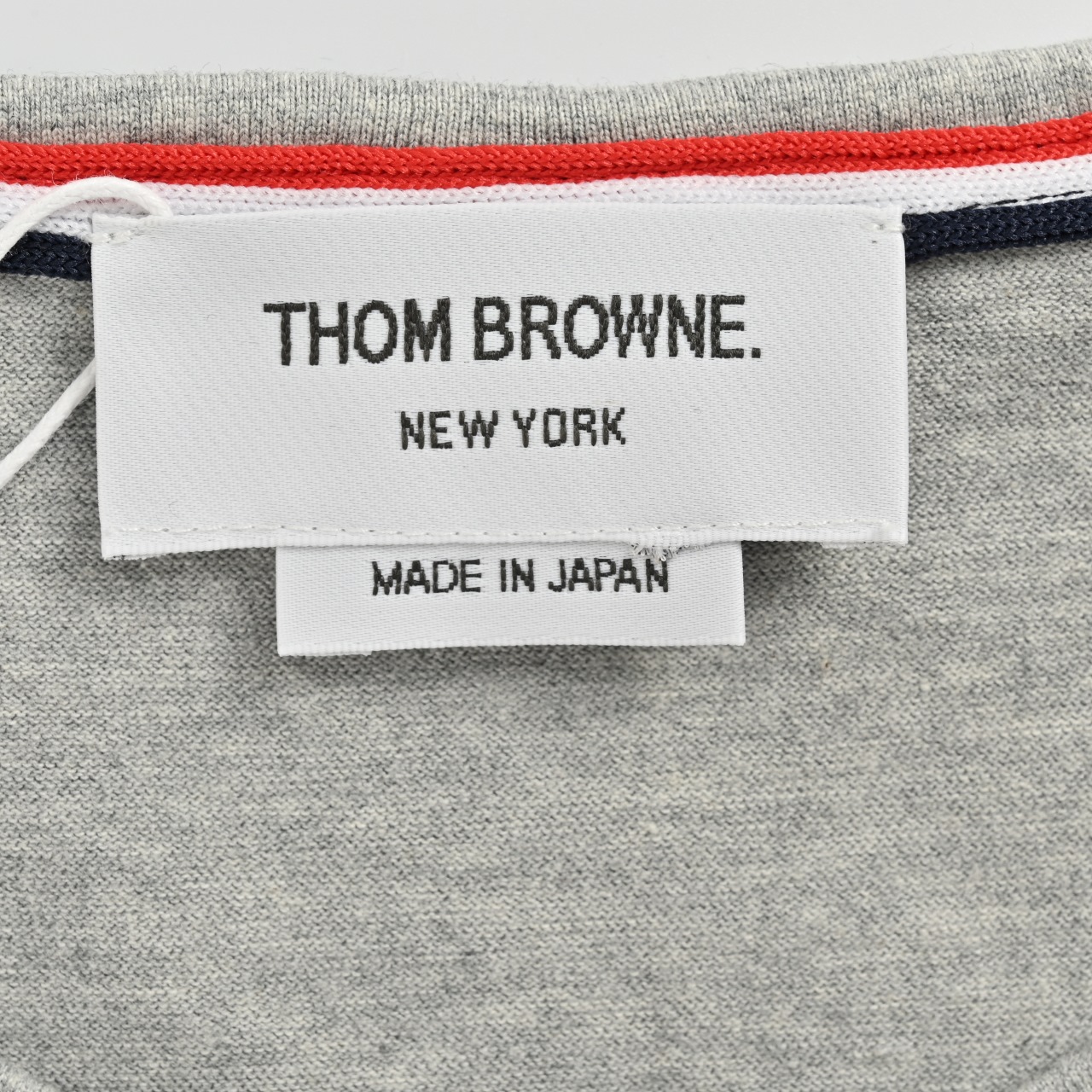 Thom Browne/汤姆布朗 2024夏季口袋织短袖 面料柔软舒适 透气舒适 下摆开叉