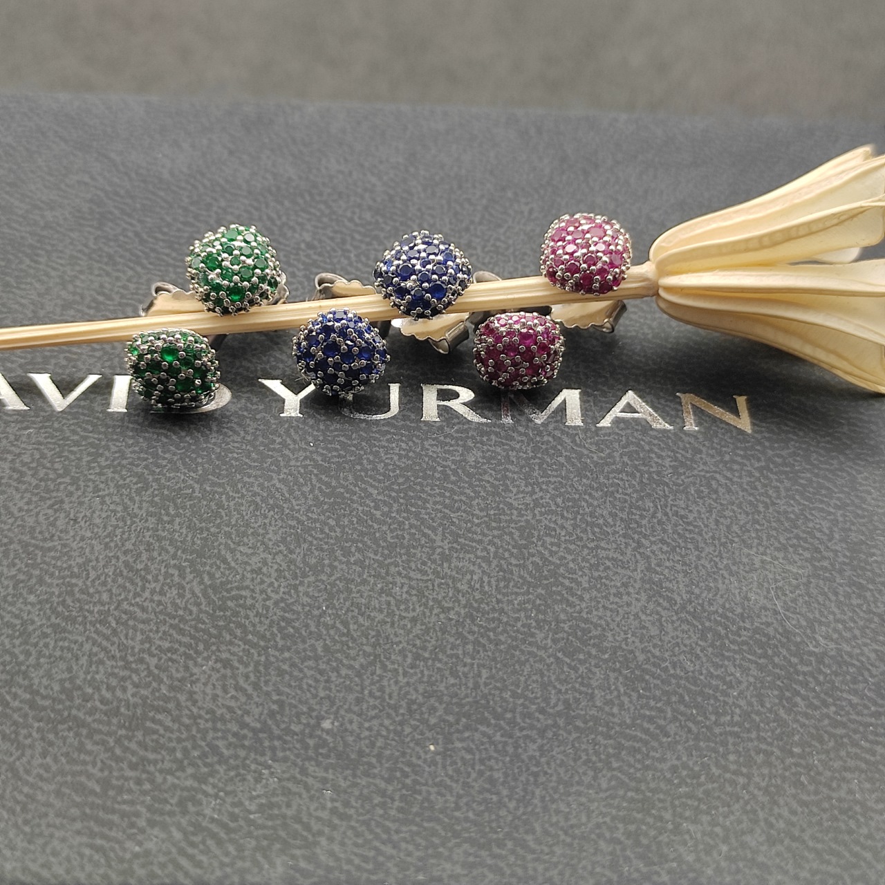 NO:107937,New in V-gold material. David Yurman 8mm colored diamond earrings, fine jewelry19860909V金材质上新.David Yurman8mm彩钻耳钉,饰品精品,Jewelry
