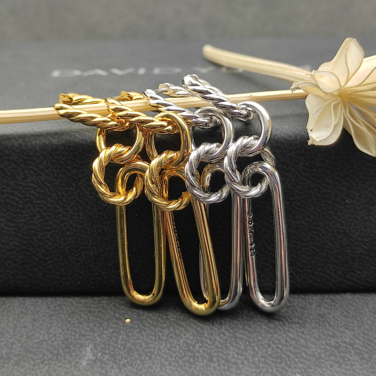 NO:107940,New in V-gold material. David Yurman four-ring earrings, size length 53.5mm, jewelry fine, earrings19860909V金材质上新.David Yurman四环耳环 尺寸长度53.5mm,饰品精品,earrings,Jewelry