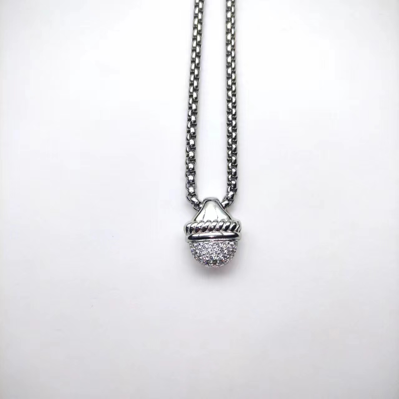 NO:109628,David Yurman Silver Half Full Diamond Necklace. Chain is 3mm thick, length 50 5cm delay chain No. DYXL-041, jewelry quality, necklace19860909David Yurman 银色半满钻项链.链条粗3mm,长度50 5cm延迟链  编号DYXL-041,饰品精品,necklace,Jewelry