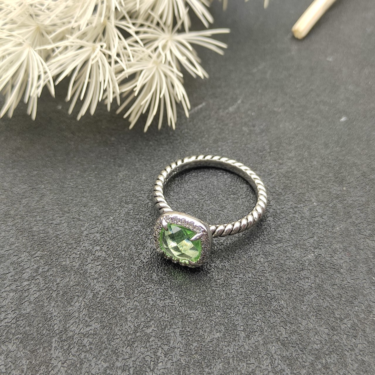 NO:110808,David Yurman four-claw square diamond ring, green diamond model size, 6-7-8-9, four numbers number DYJZ-077, jewelry quality, ring19860909David Yurman 四爪四方钻戒指,绿钻款 尺寸美号,6-7-8-9,四个号  编号DYJZ-077,饰品精品,ring,Jewelry