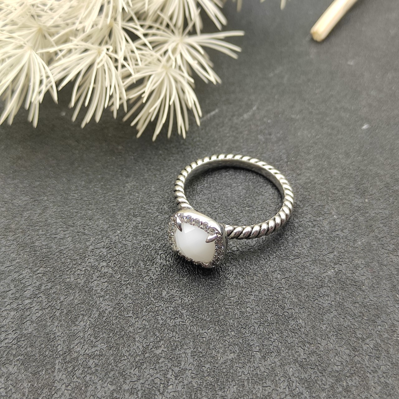 219 💰David Yuurman Four-clawed Ring, White Manau No. DYJZ-078