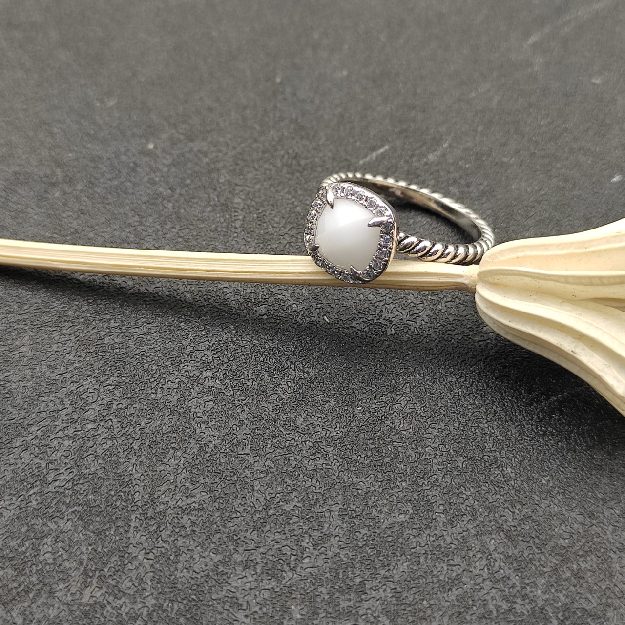 219 💰David Yuurman Four-clawed Ring, White Manau No. DYJZ-078 - 图片 2