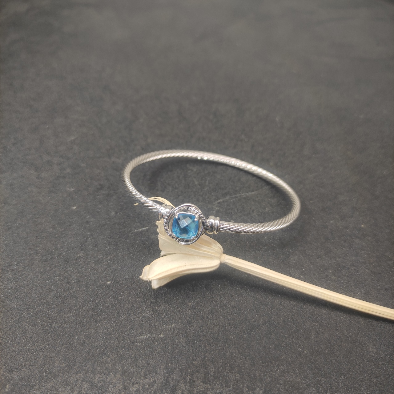 NO:110060,New David Yurman 3mm Newline Square Diamond Blue Diamond Bracelet, sizes 17cm and 19cm, recommended hand circumference for wearing 15-18, jewelry quality, bracelet19860909上新 David Yurman 3mm纽线四方钻蓝钻手镯,尺寸17cm和19cm两个尺寸,建议适合佩戴的手围15-18,饰品精品,bracelet,Jewelry