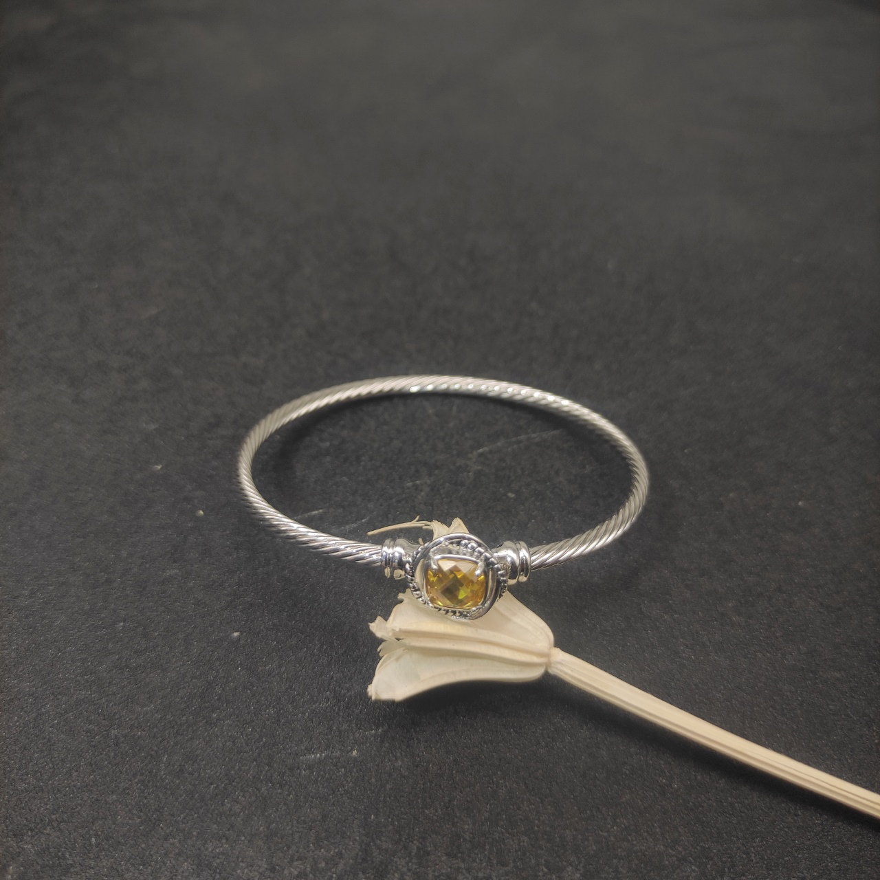 NO:110821,New David Yurman 3mm Newline Square Diamond Yellow Diamond Bracelet, size 17cm and 19cm, recommended hand circumference suitable for wearing 15-18cm Number DYSZ-239-240, jewelry quality, bracelet19860909上新 David Yurman 3mm纽线四方钻黄钻手镯,尺寸17cm和19cm两个尺寸,建议适合佩戴的手围15-18cm 编号DYSZ-239-240,饰品精品,bracelet,Jewelry