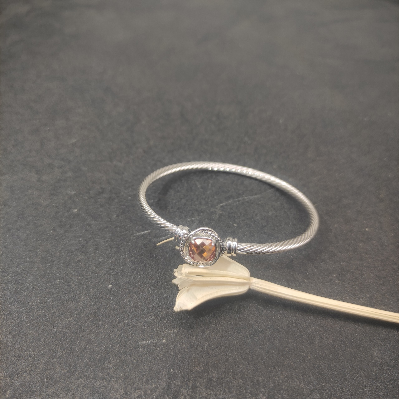 NO:110818,New David Yurman 3mm Newline Square Diamond Champagne Diamond Bracelet, size 17cm and 19cm, recommended hand circumference suitable for wearing 15-18cm Number DYSZ-241-242, jewelry quality, bracelet19860909上新 David Yurman 3mm纽线四方钻香槟钻手镯,尺寸17cm和19cm两个尺寸,建议适合佩戴的手围15-18cm 编号DYSZ-241-242,饰品精品,bracelet,Jewelry