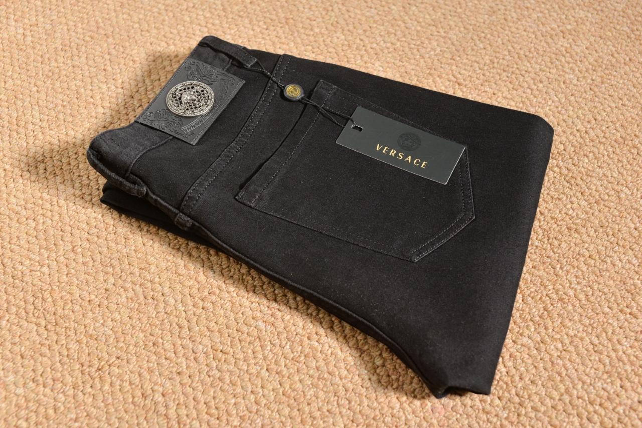 Stylish Versace Vase Towel: Turkish Cotton, Luxurious Design, Fashionable Logo - 图片 3