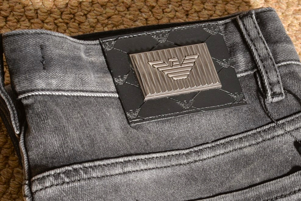 Armani/Amani Calorie Jeans: 2024’s Latest High-Class Fashion Style - 图片 3